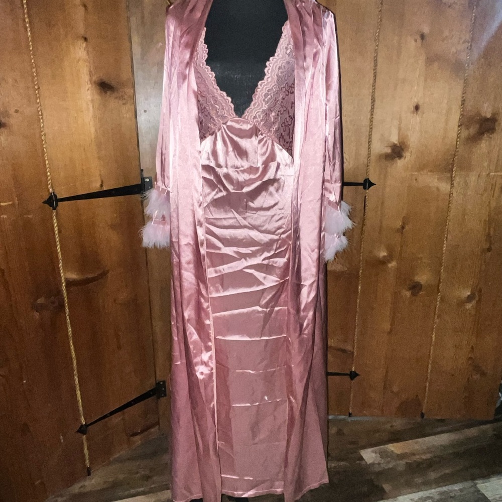 Elegant Pink Lace Trim Satin Robe